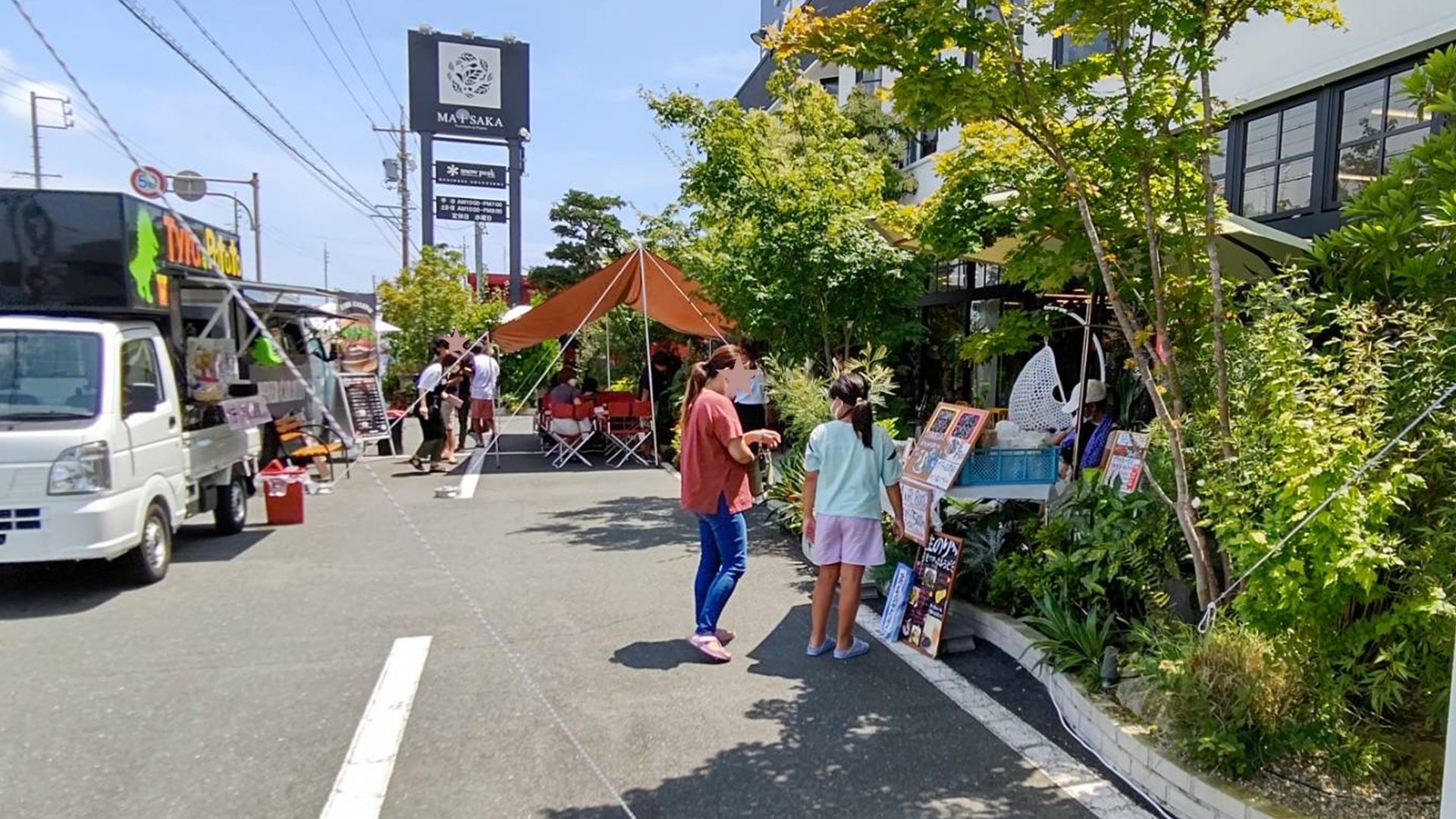 浜松市にある舞阪家具のマルシェの屋外キッチンカーの画像